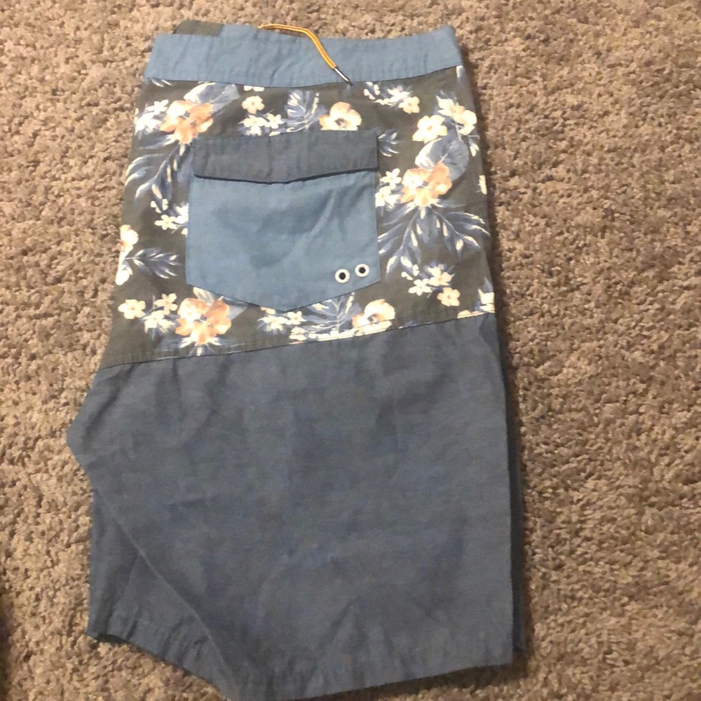 Men’s board shorts